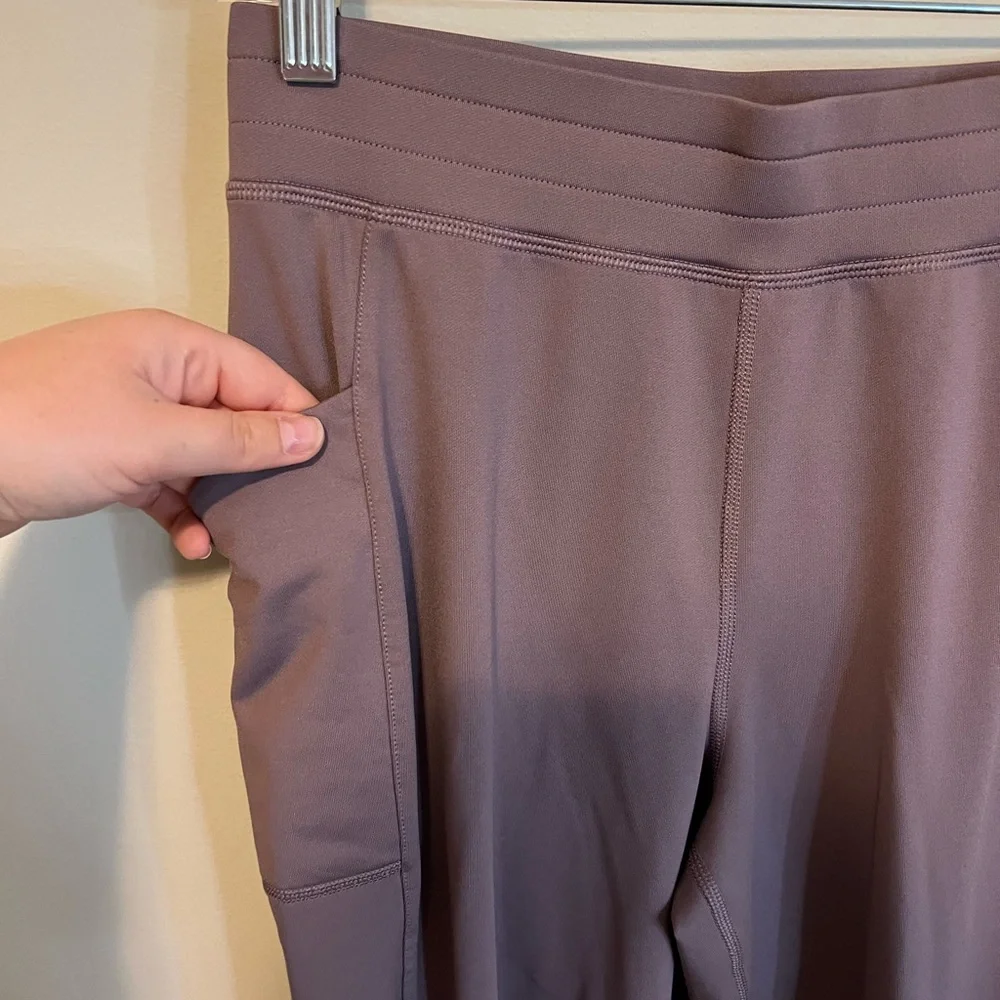 NWOT Fabletics On-The-Go Cold Weather Joggers | Retails $100 - Picture 4 of 7